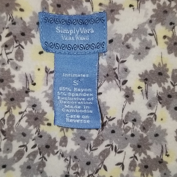 Simply Vera Vera Wang flounce sleeve printed top - Picture 2 of 3